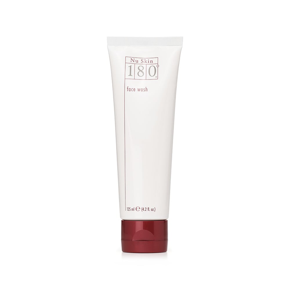 Produktfotografie. Front: NuSkin 180° Face Wash Tube (125ml). Cleanser zum Aufschäumen.