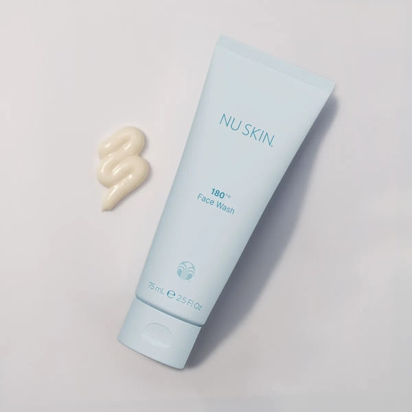 Tubo de 180° Face Wash de Nu Skin — vista detallada del envase