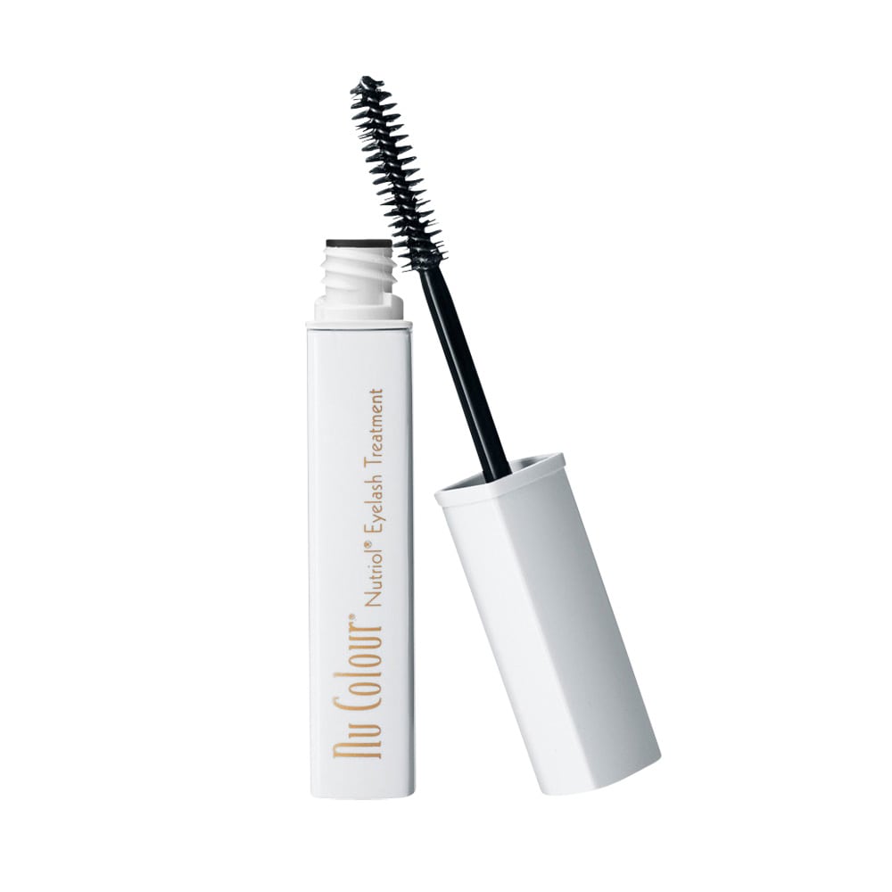 Produktfotografie. Front: Nu Colour Nutriol Eyelash Treatment von NuSkin Tube (5ml) geöffnet.